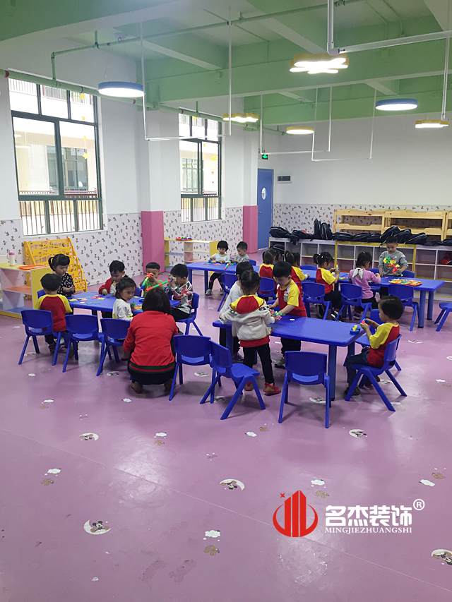 幼兒園教室蜜桃成人在线免费视频.jpg