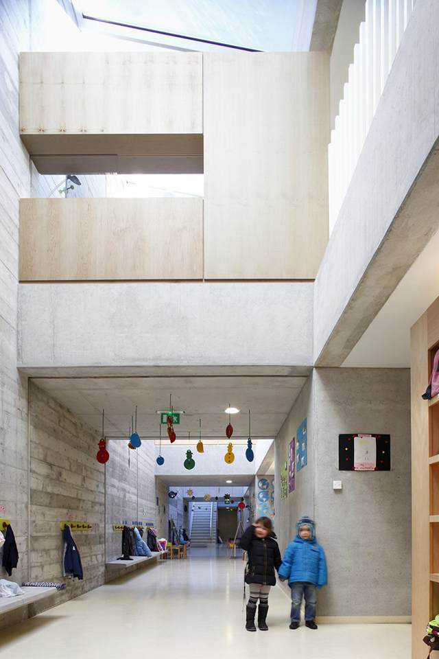 幼兒園蜜桃成人在线免费视频.jpg