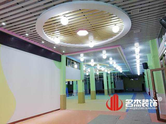 幼兒園蜜桃成人在线免费视频.jpg