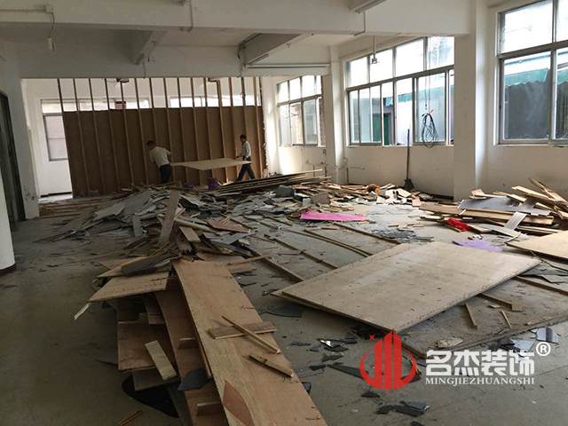 美容美發學校蜜桃成人在线免费视频開工照.jpg