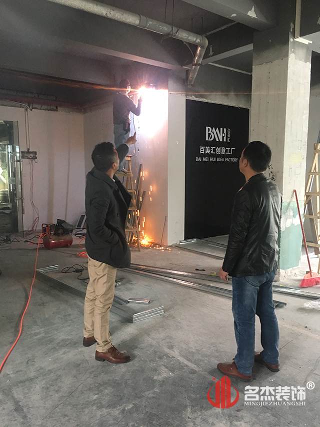 培訓學校蜜桃成人在线免费视频設計開工照.jpg