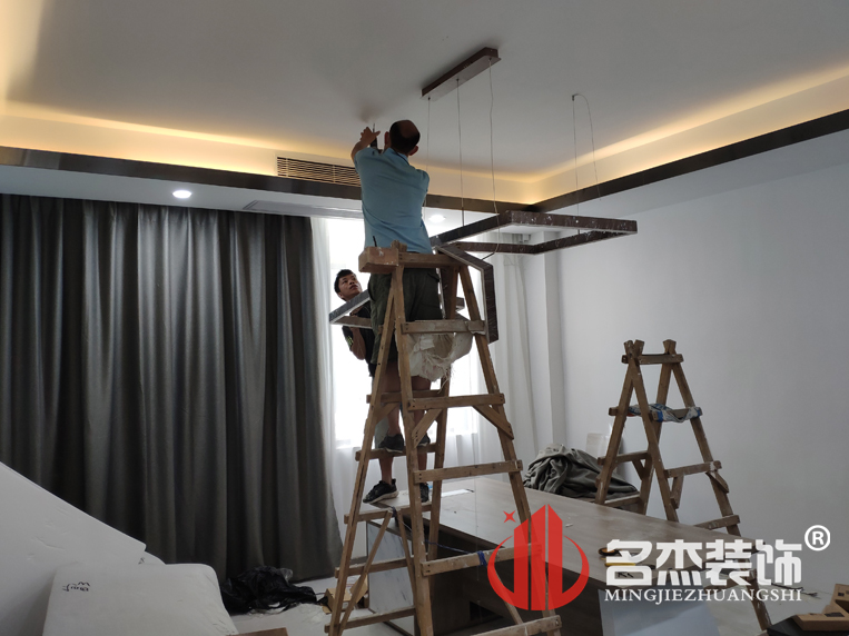 辦公室蜜桃成人在线免费视频
