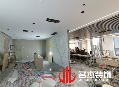 巡工地日記，南訊股份辦公室蜜桃成人在线免费视频項目緊張進行中